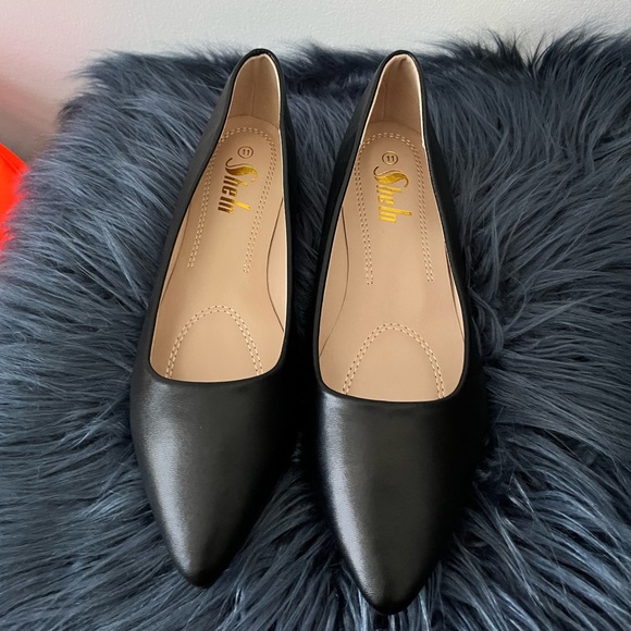 Pointed Toe Black Flats - Picture 2 of 4